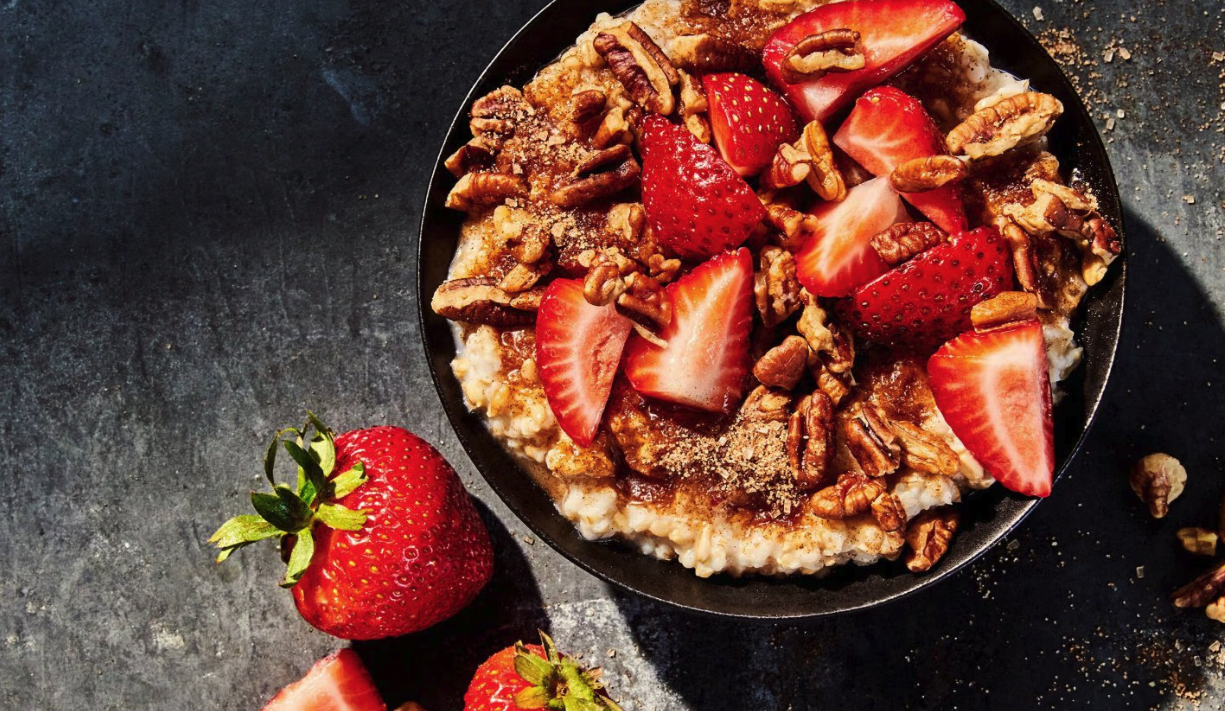 Oatmeal with Strawberries & Pecans